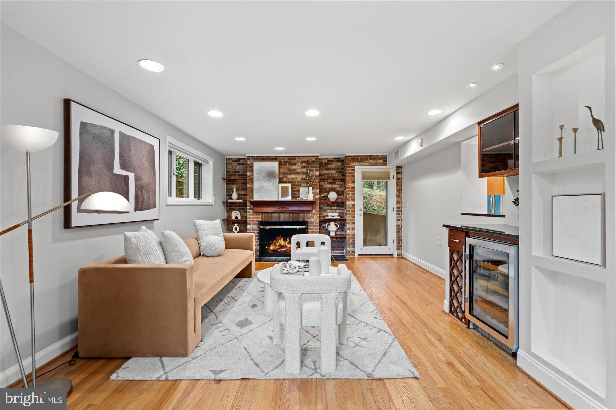 100 W MOUNT IDA AVENUE