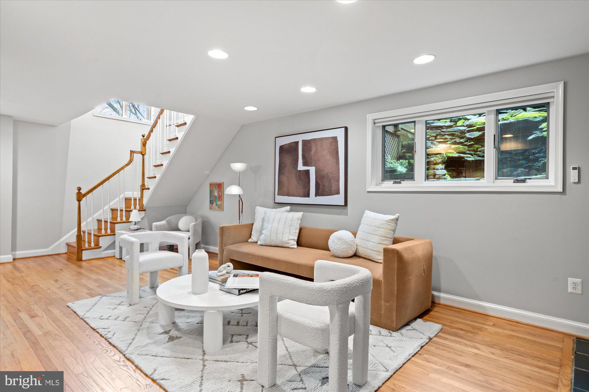 100 W MOUNT IDA AVENUE