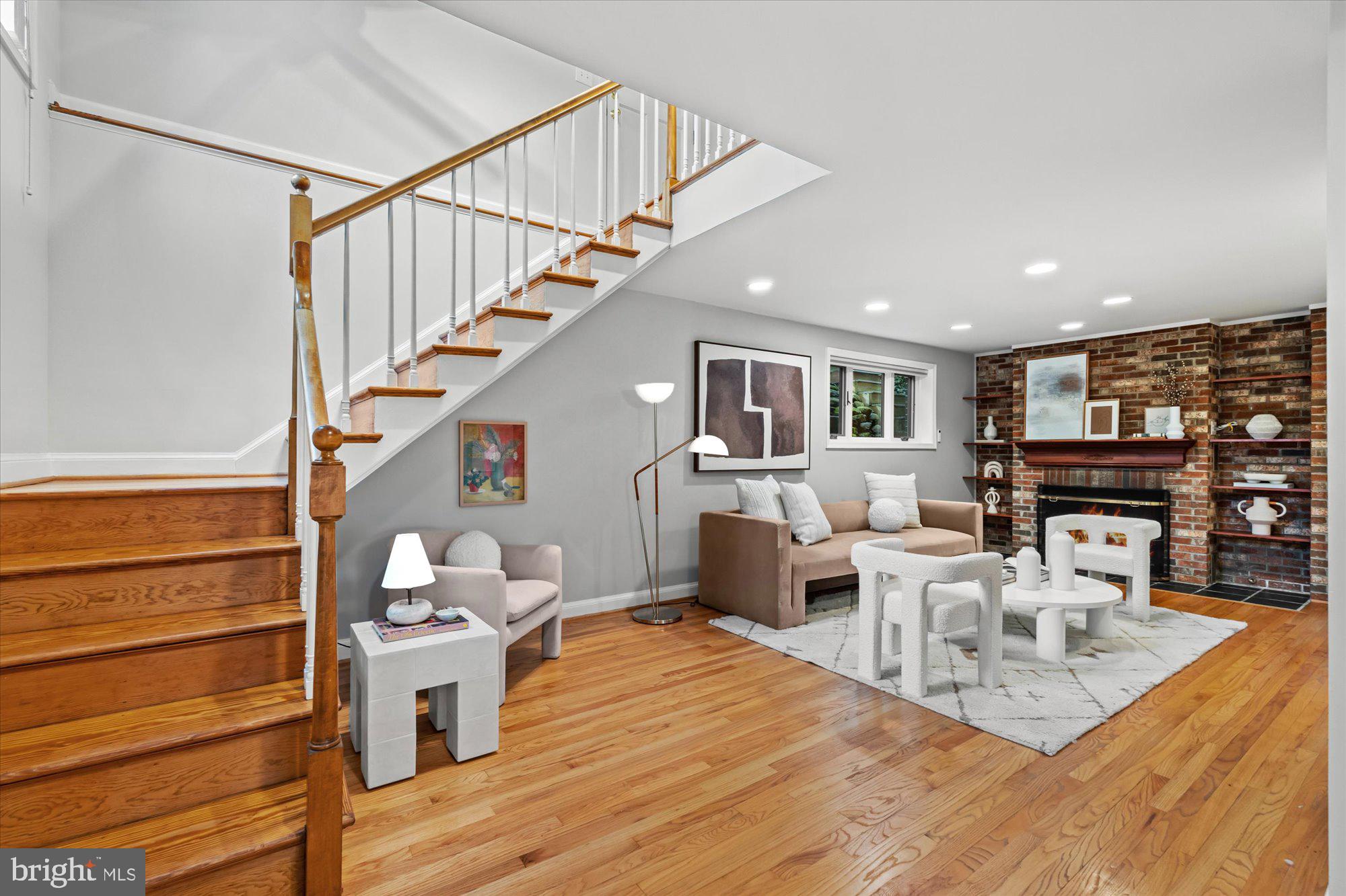 100 W MOUNT IDA AVENUE