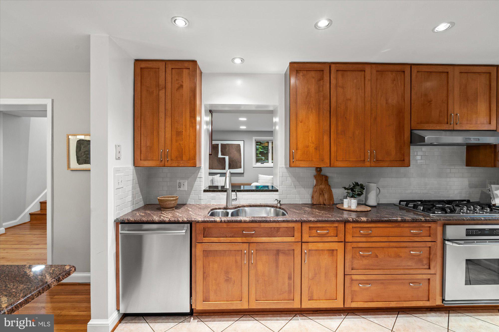 100 W MOUNT IDA AVENUE