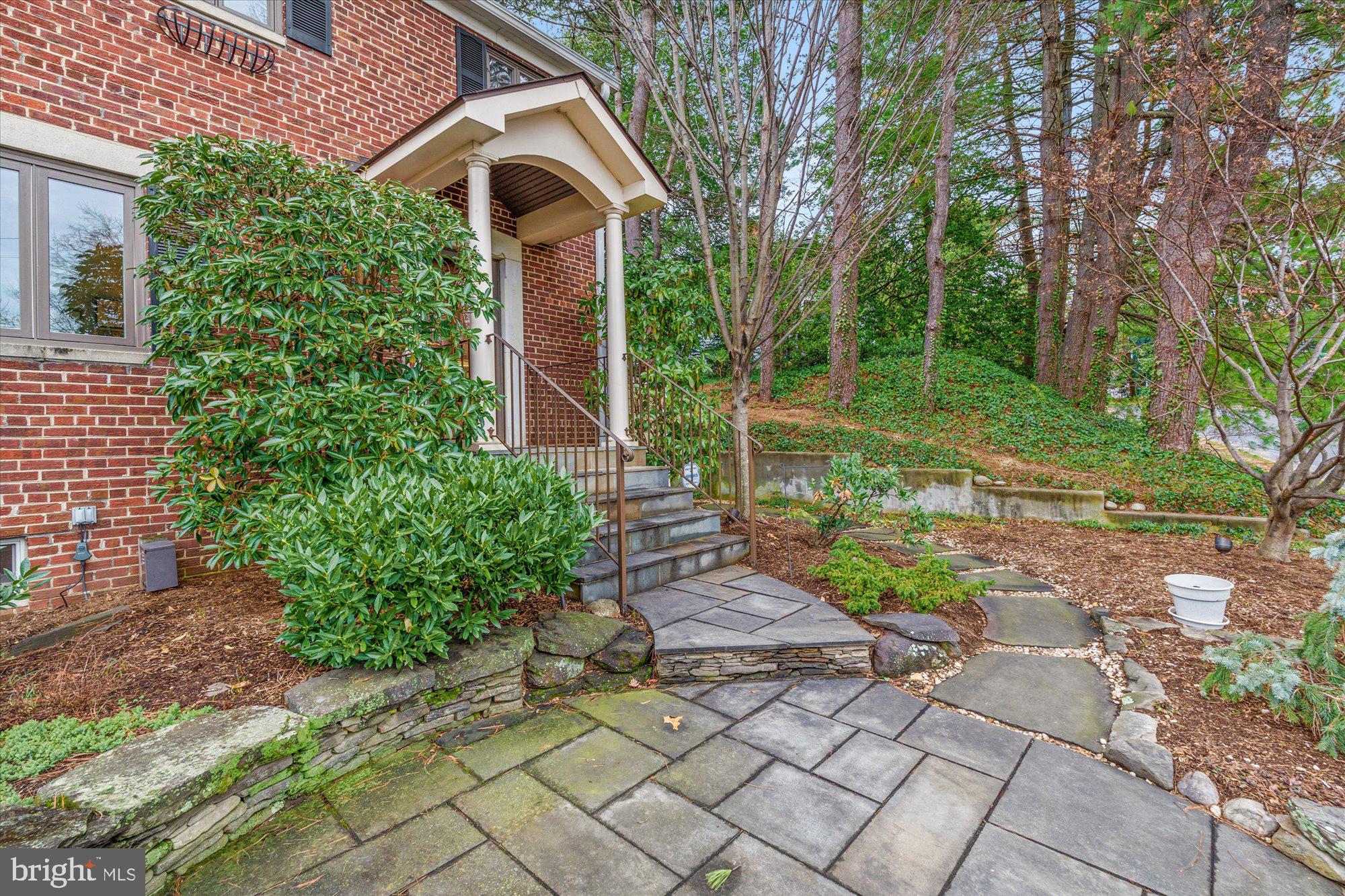 100 W MOUNT IDA AVENUE