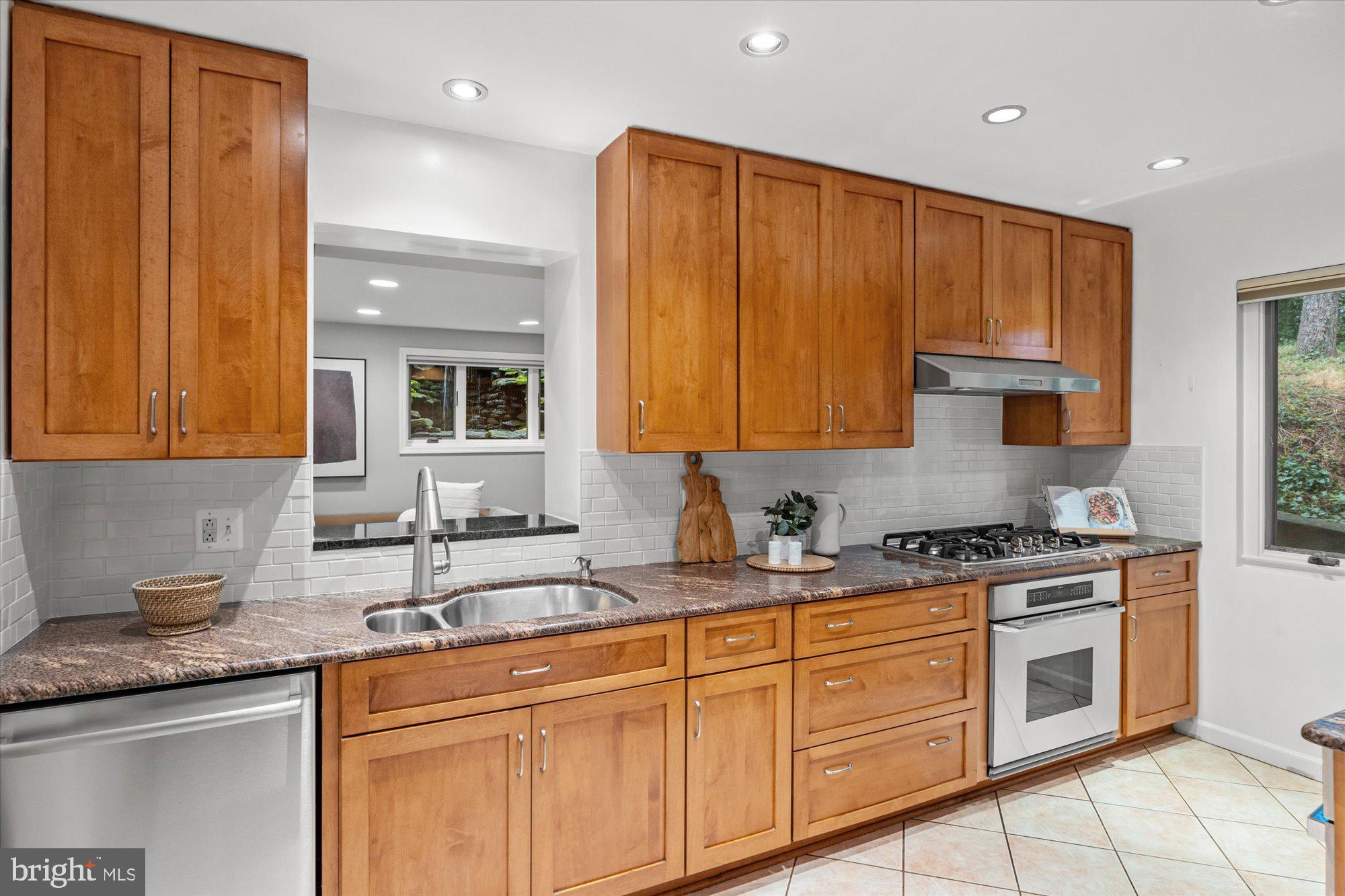 100 W MOUNT IDA AVENUE