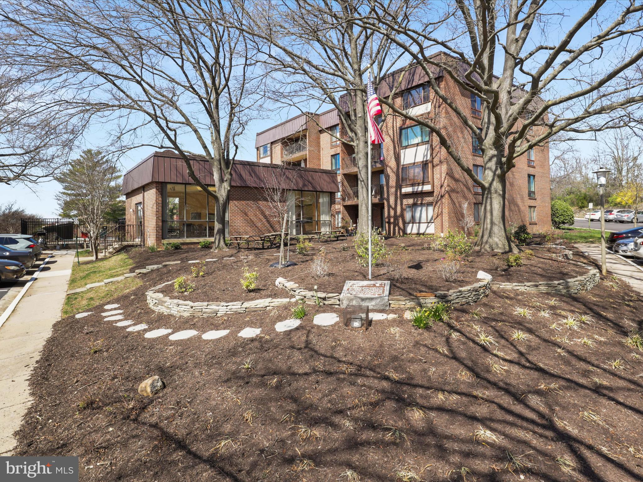 108 ROBERTS LANE 101