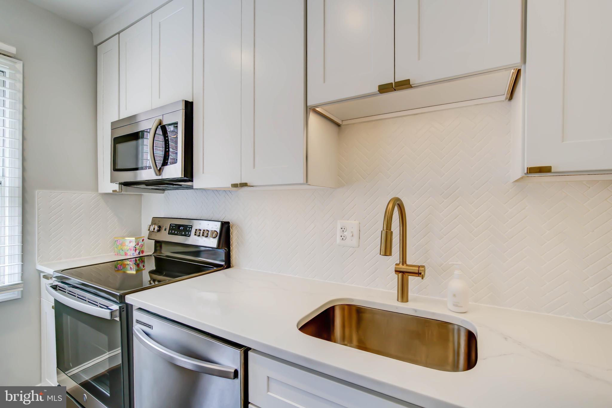 1804 W ABINGDON DRIVE 101