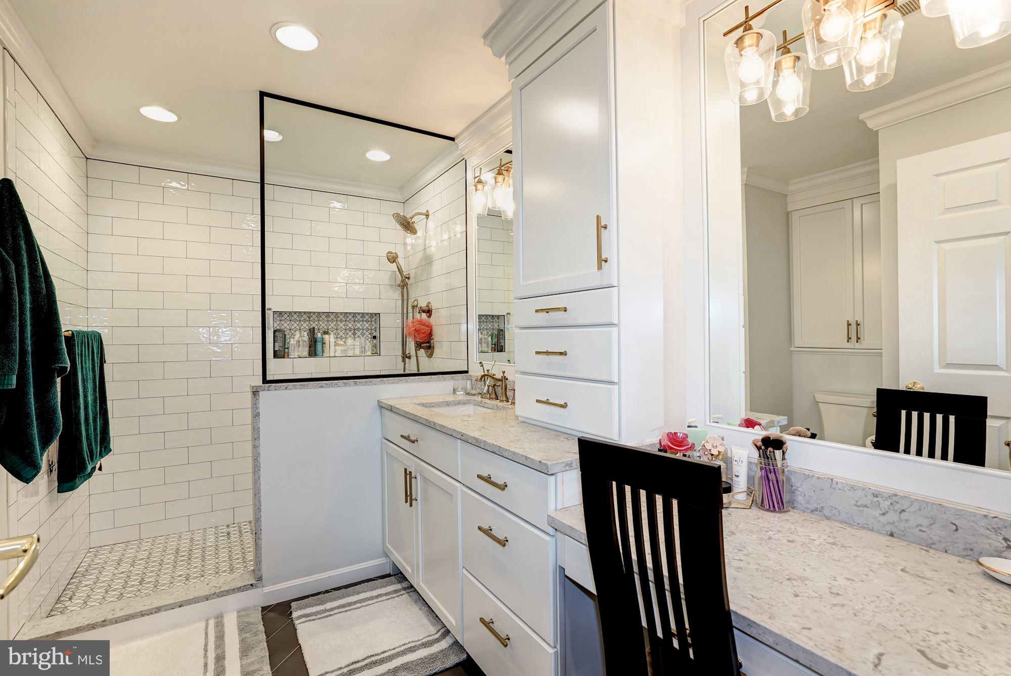 5116 DONOVAN DRIVE 401