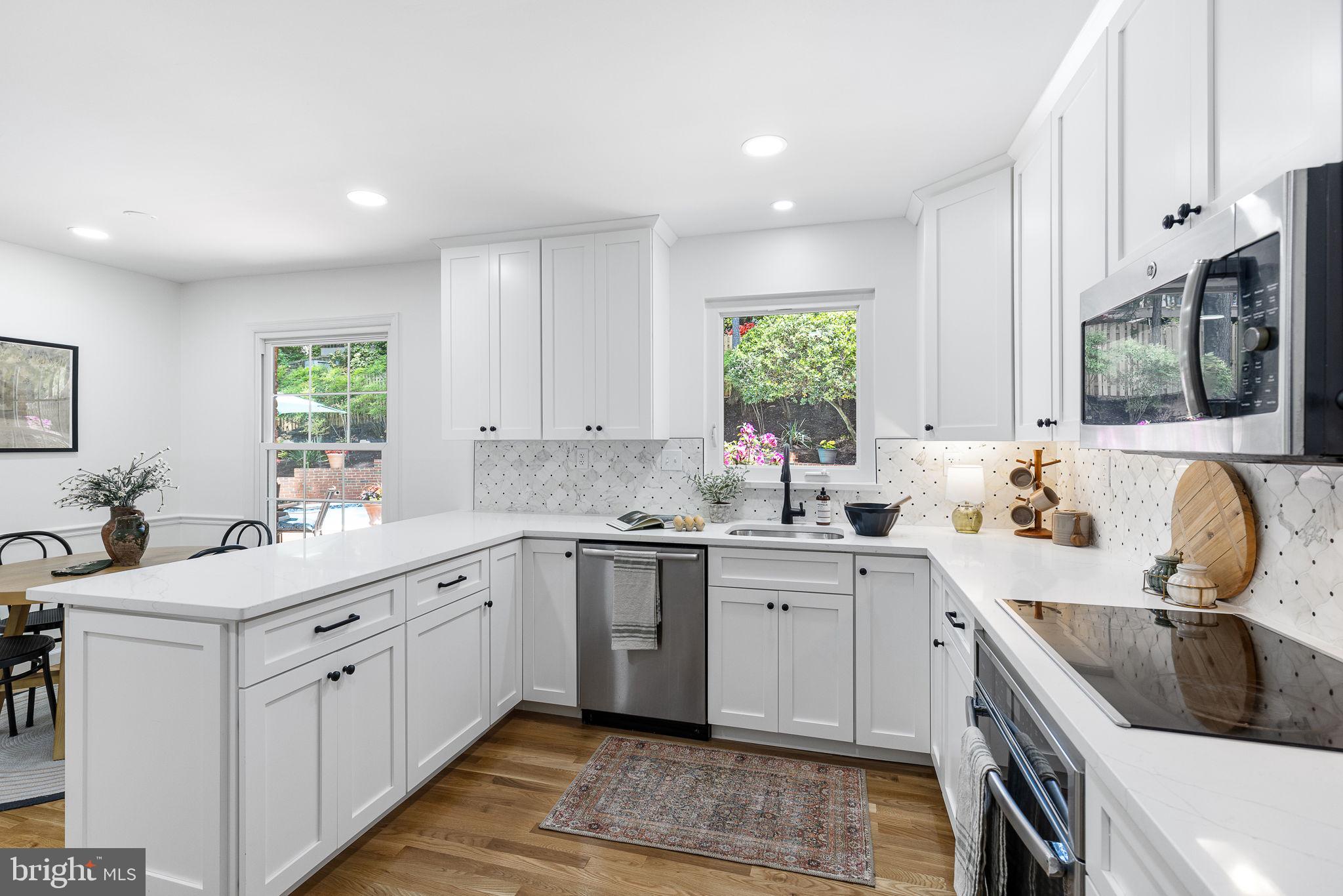 3955 FORT WORTH AVENUE