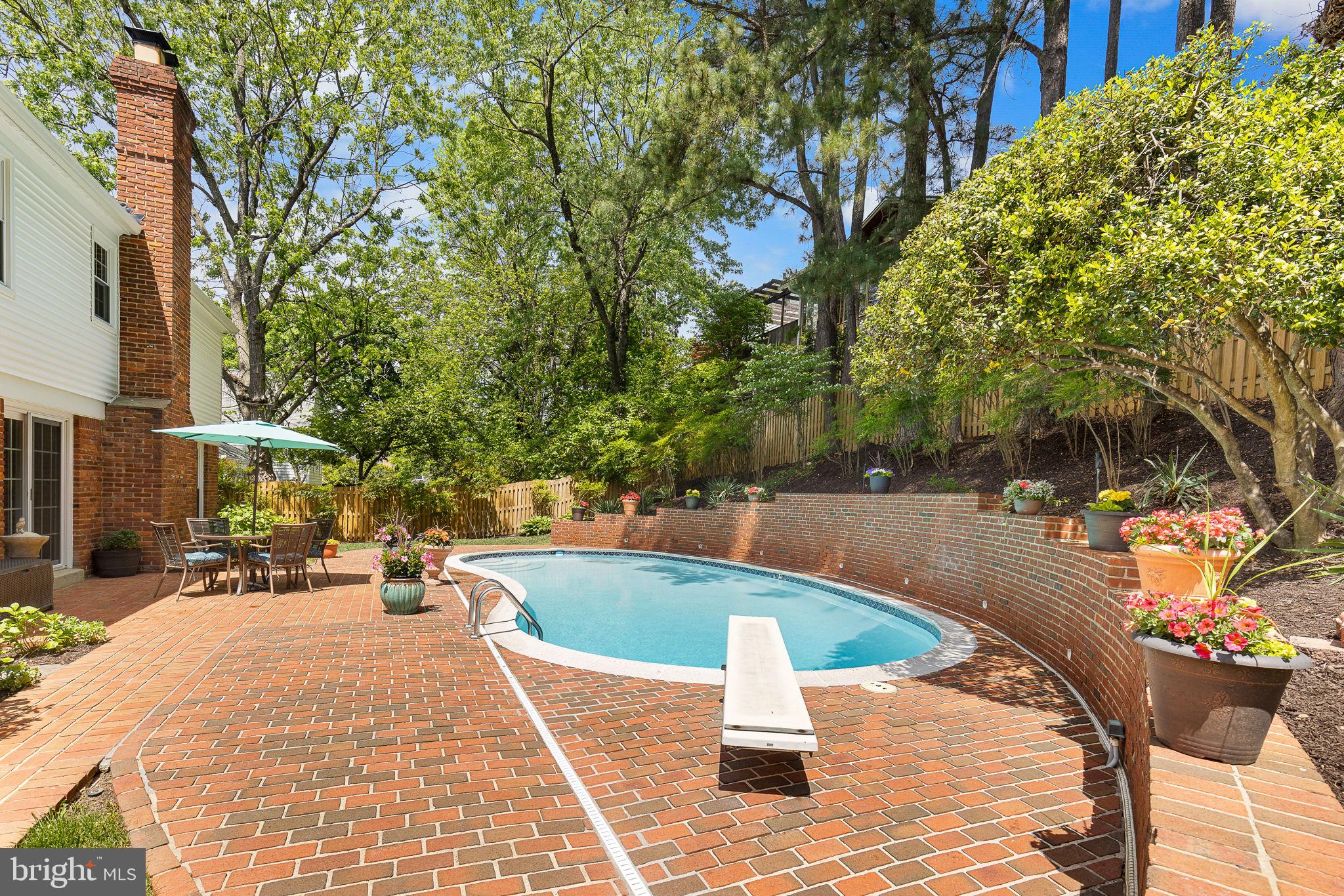 3955 FORT WORTH AVENUE