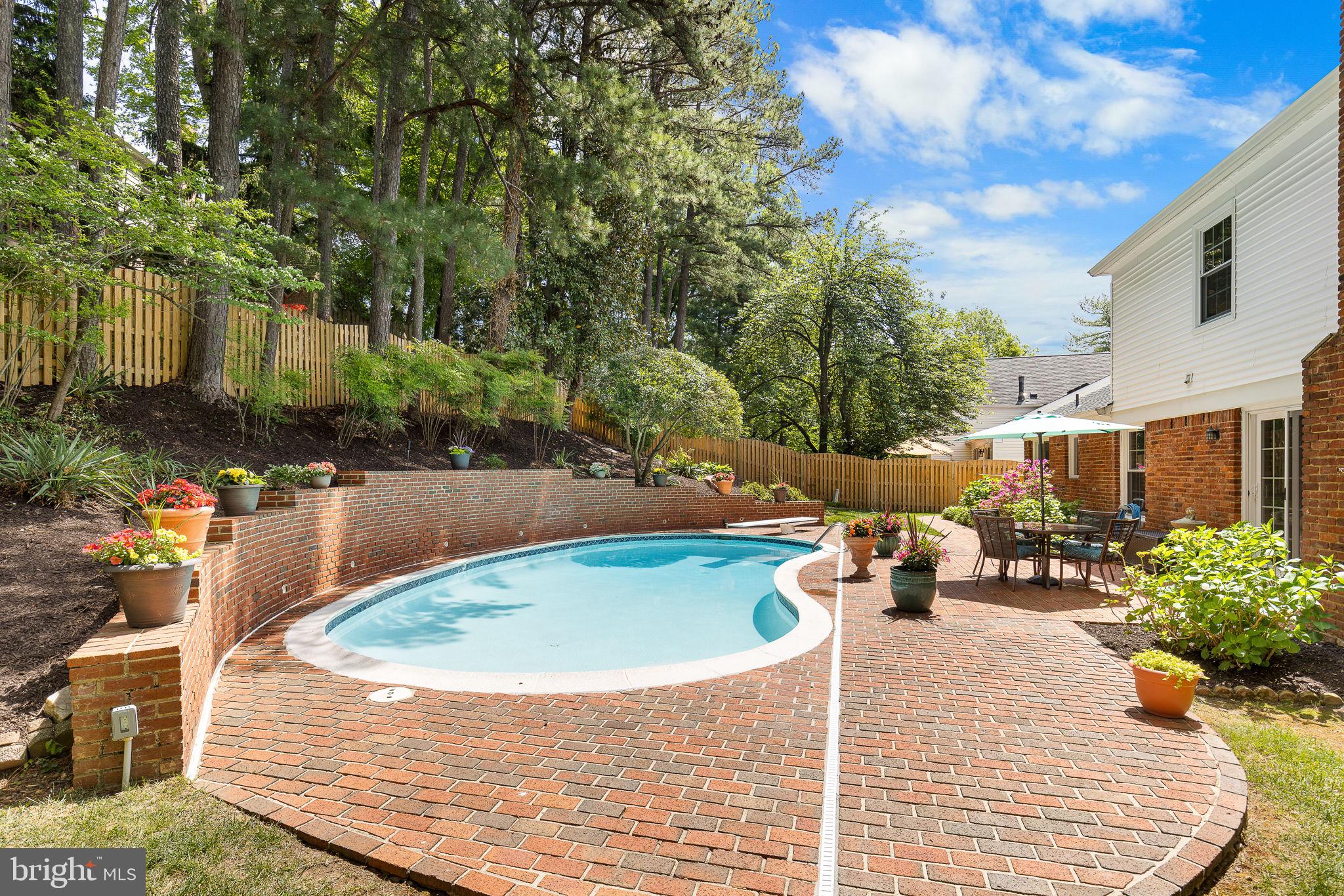 3955 FORT WORTH AVENUE