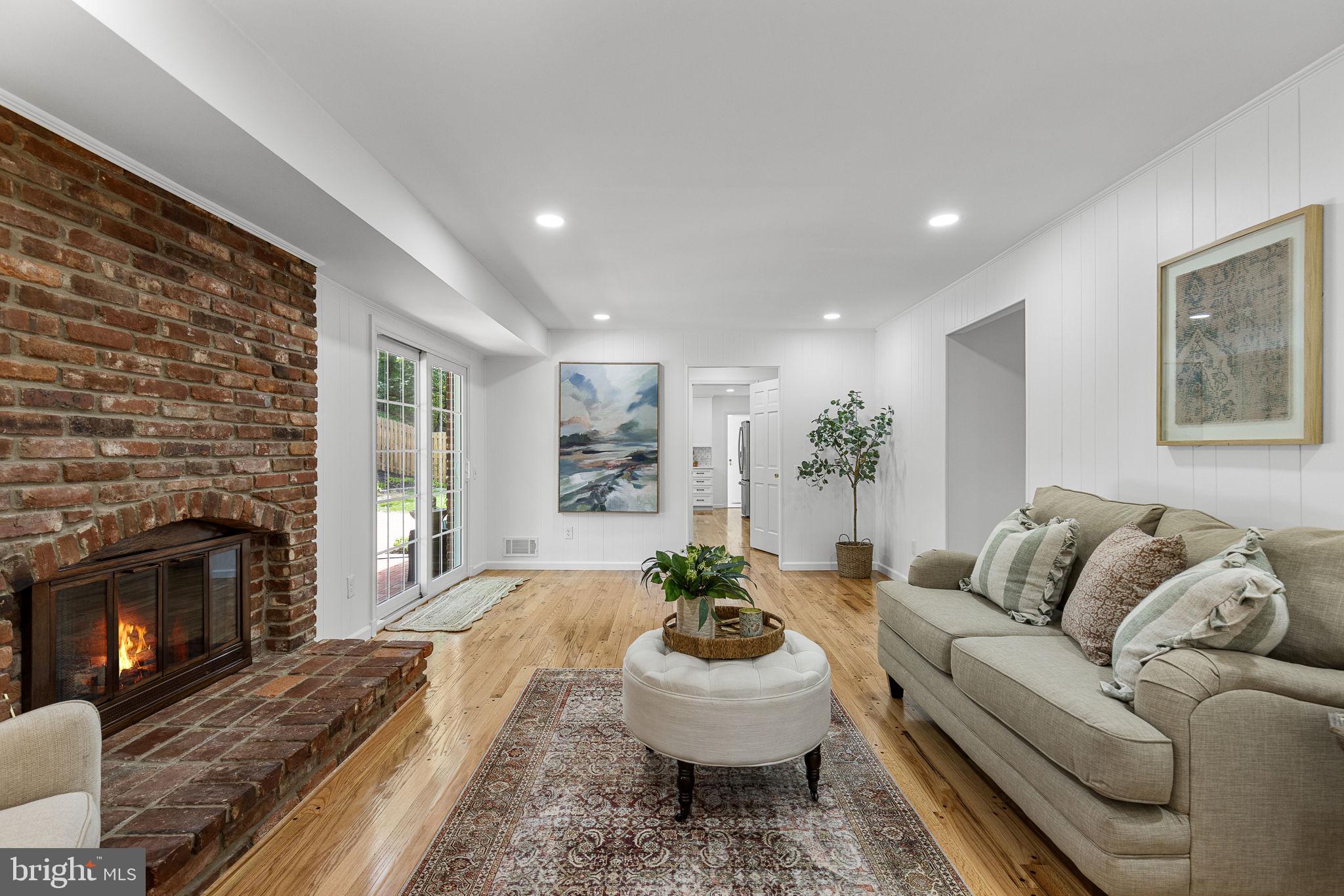 3955 FORT WORTH AVENUE