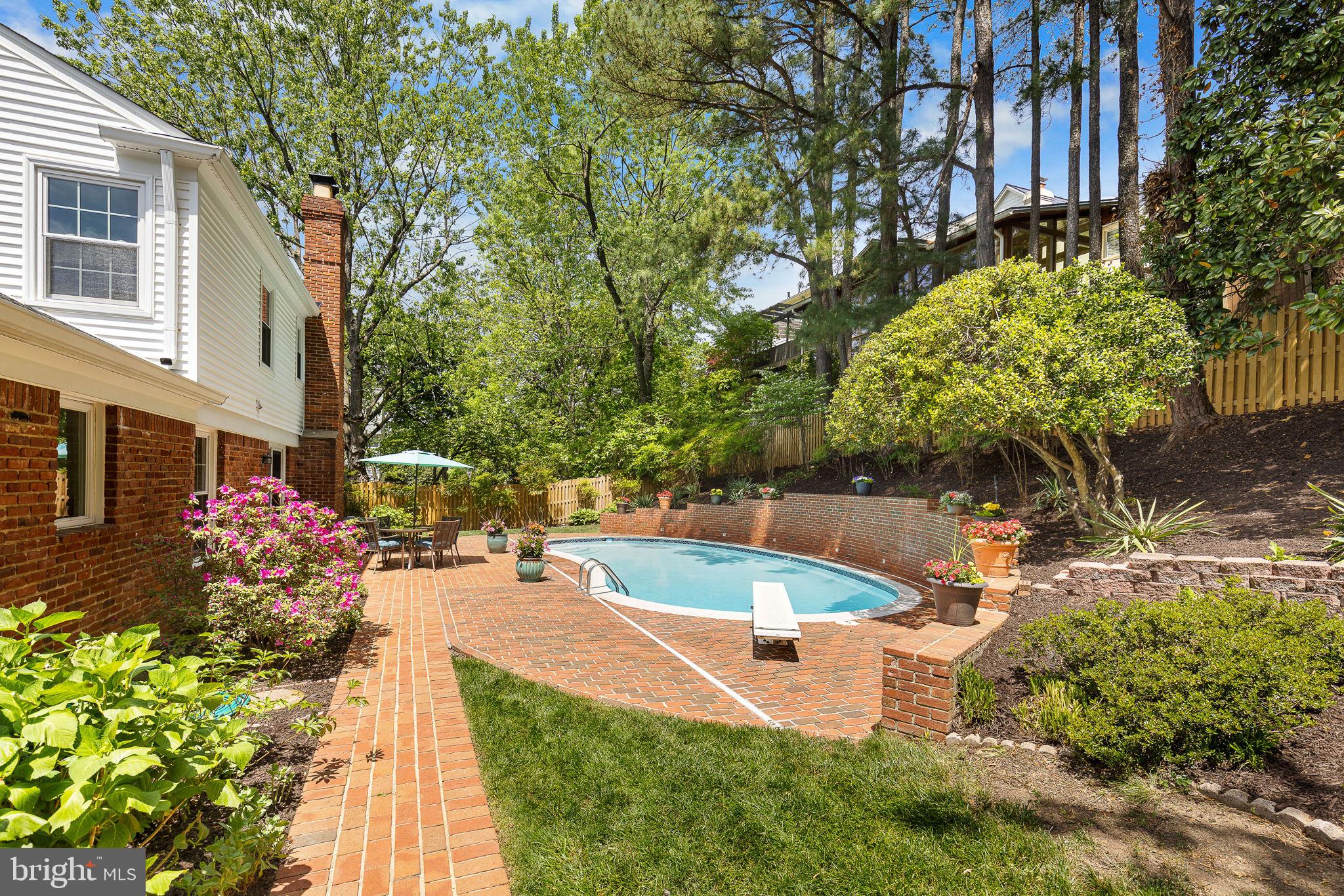 3955 FORT WORTH AVENUE