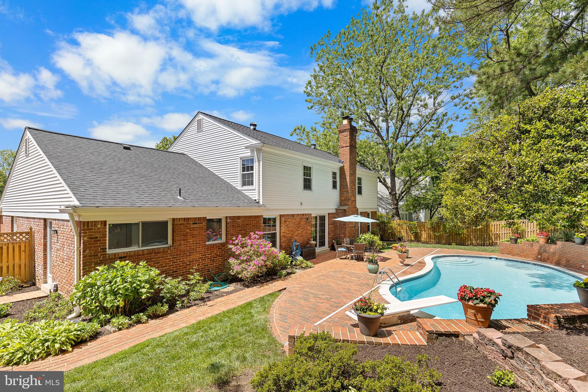 3955 FORT WORTH AVENUE