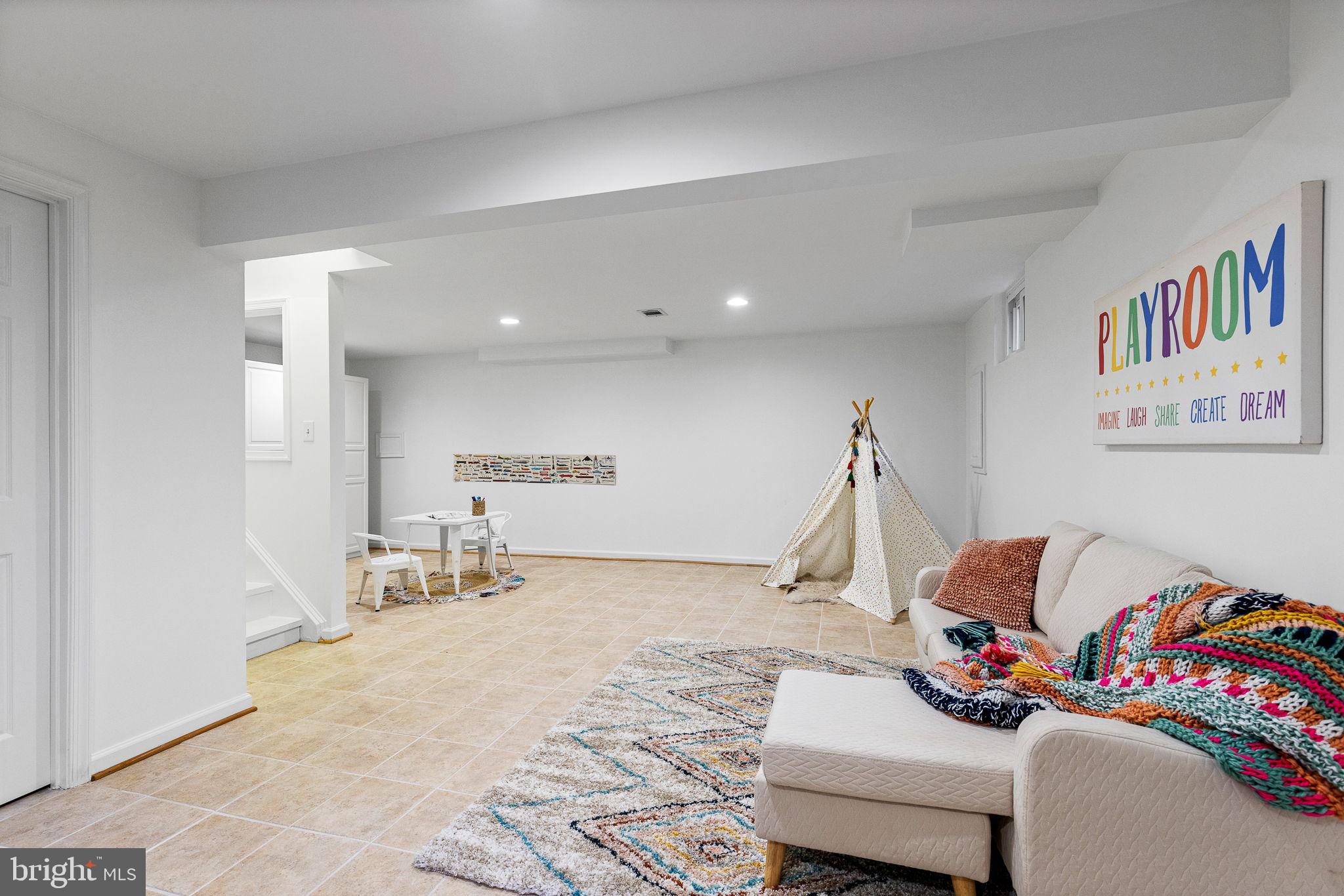 3955 FORT WORTH AVENUE