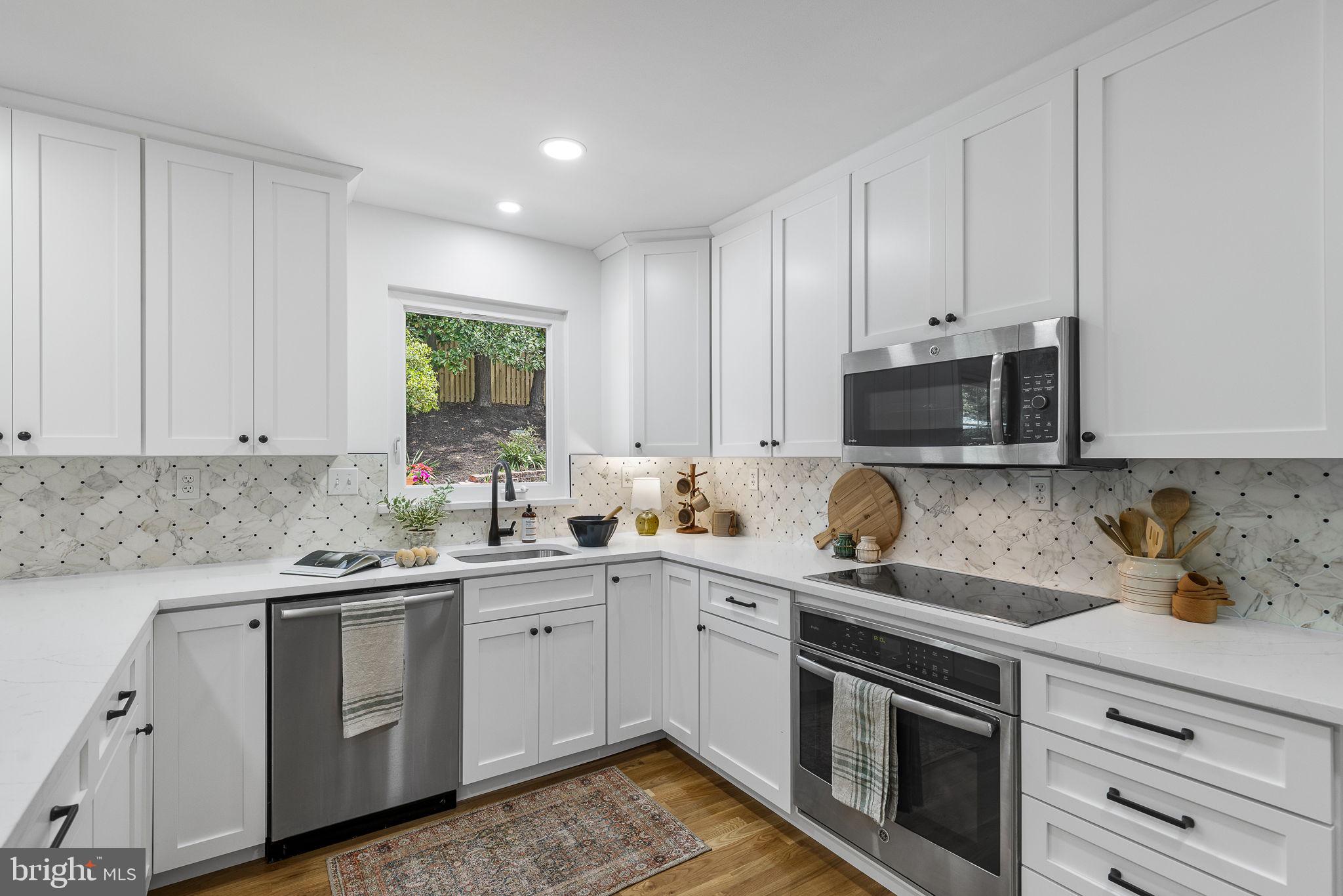 3955 FORT WORTH AVENUE