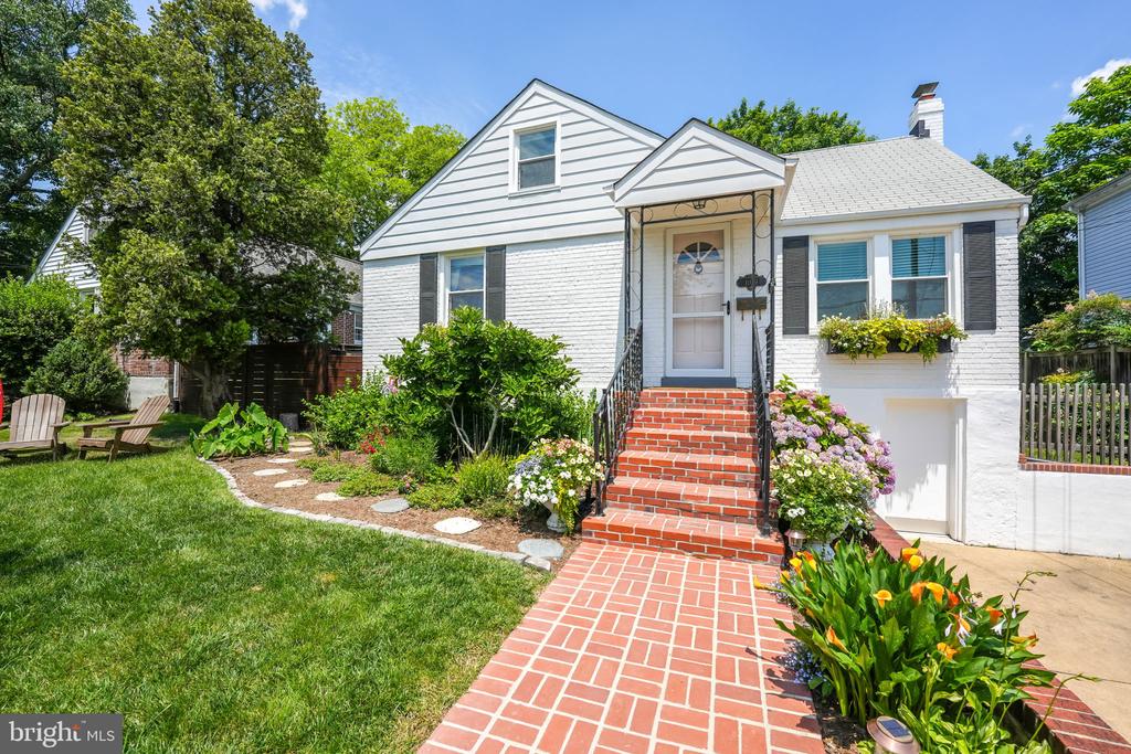 1109 CROSS DRIVE
