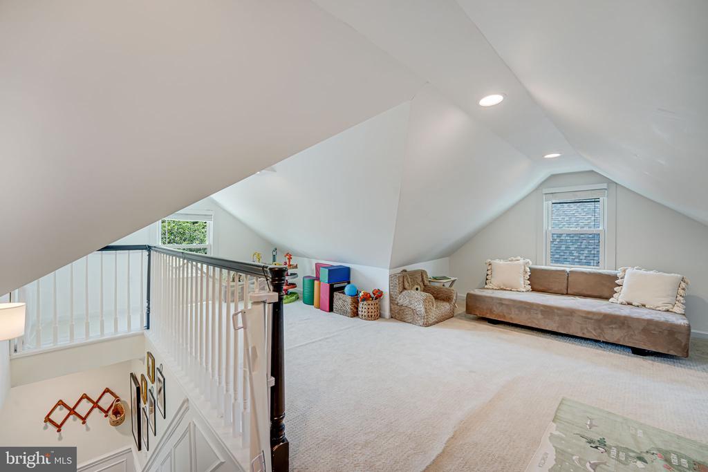 1109 CROSS DRIVE