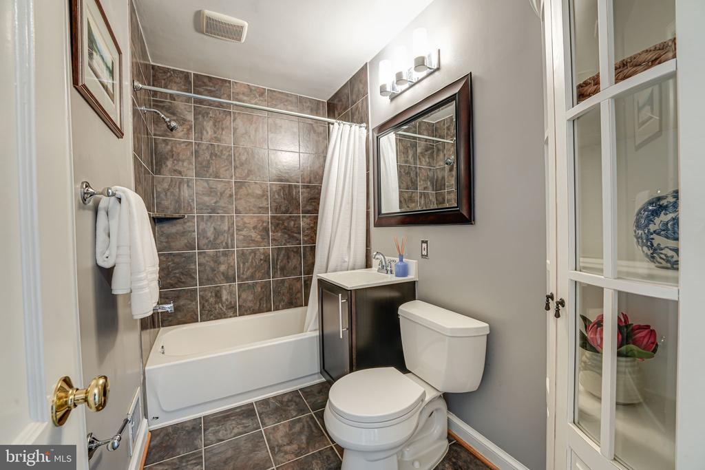 1109 CROSS DRIVE