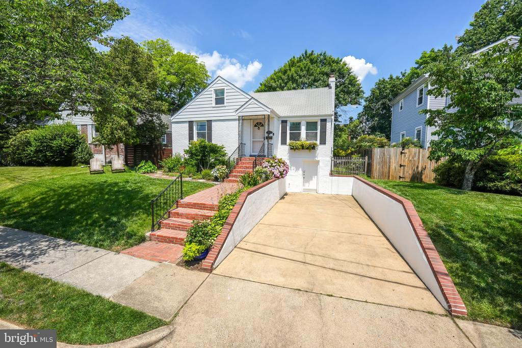 1109 CROSS DRIVE