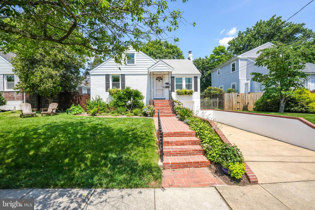 1109 CROSS DRIVE