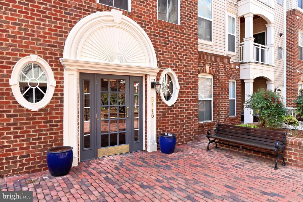 5116 DONOVAN DRIVE 307