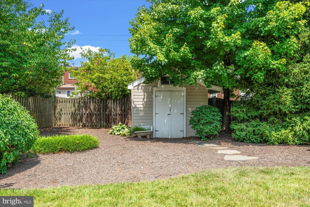 12 E WINDSOR AVENUE