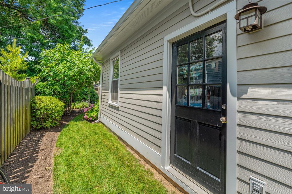 12 E WINDSOR AVENUE