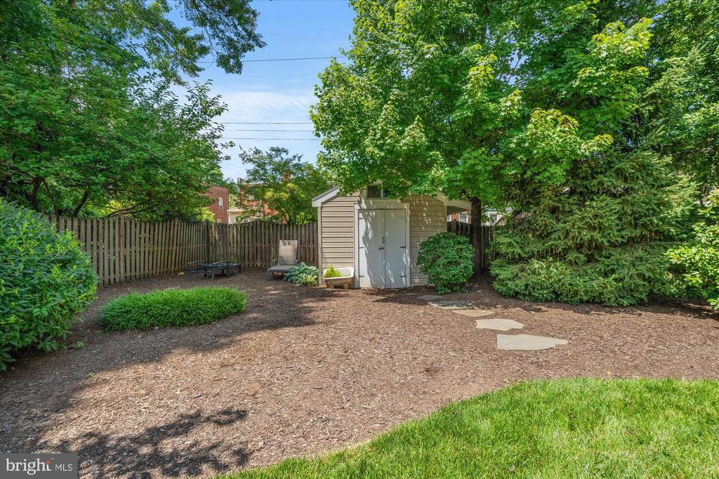 12 E WINDSOR AVENUE