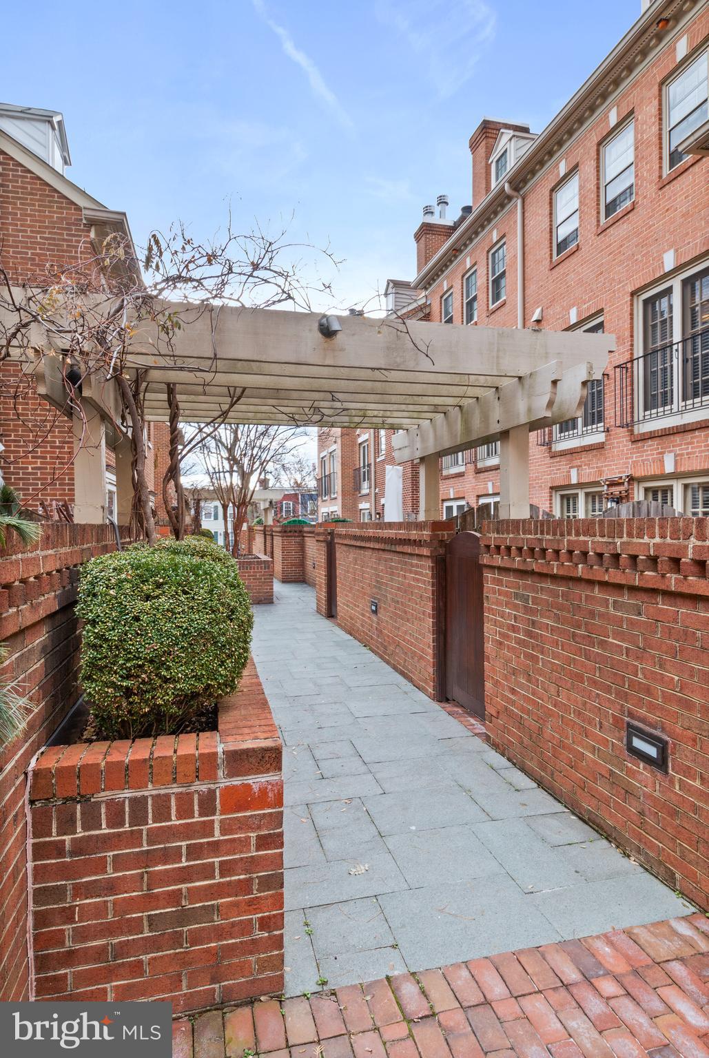 680 S COLUMBUS STREET