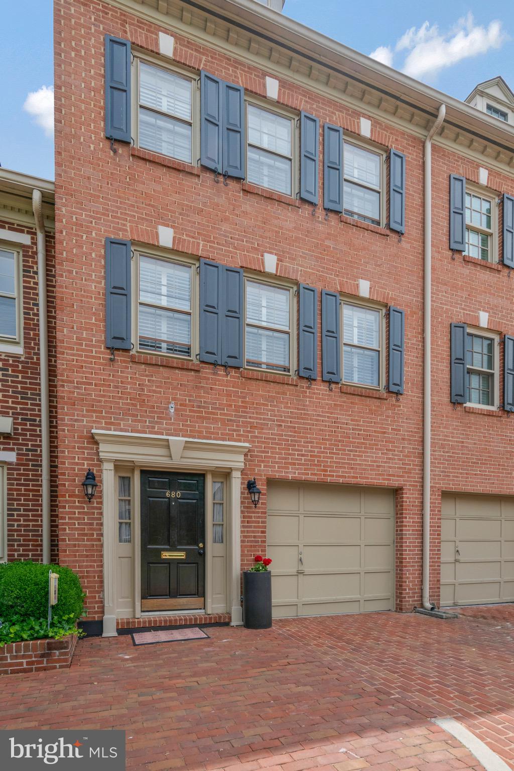 680 S COLUMBUS STREET