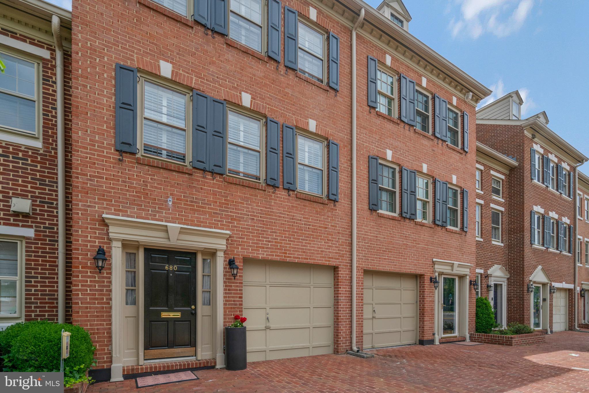 680 S COLUMBUS STREET