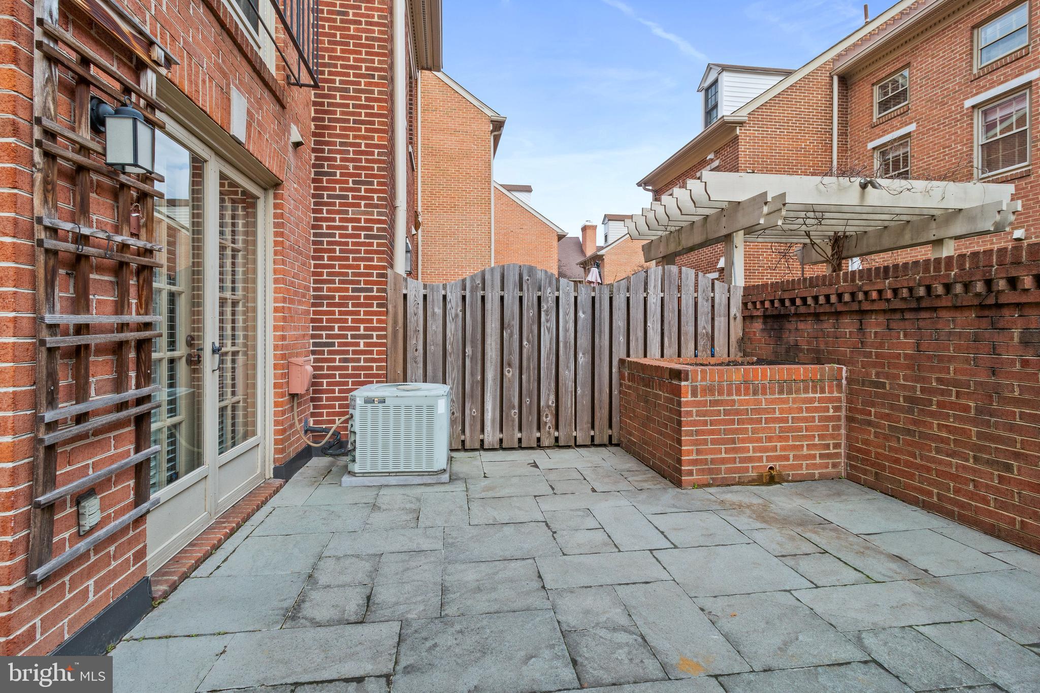 680 S COLUMBUS STREET