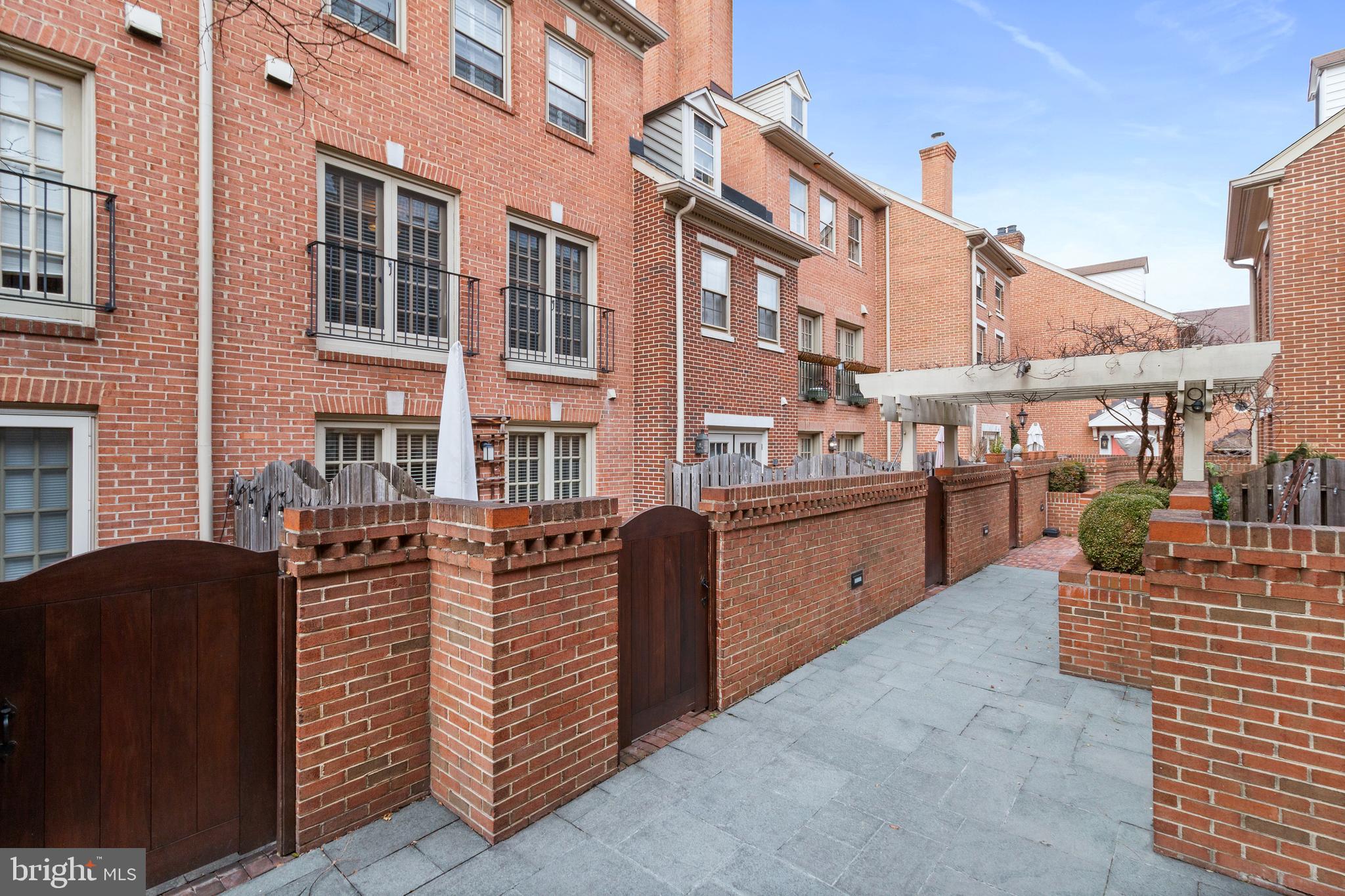 680 S COLUMBUS STREET