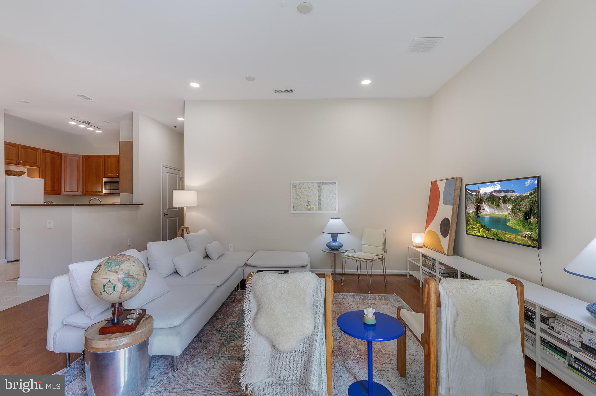 309 HOLLAND LANE 135