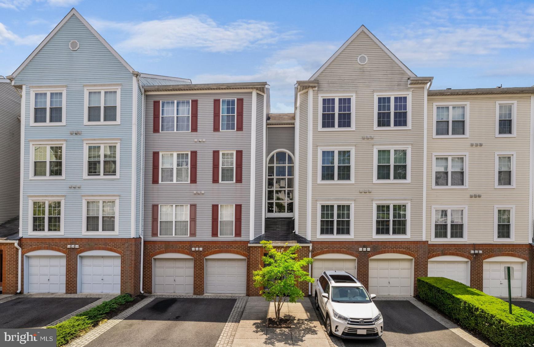 249 S PICKETT STREET 201