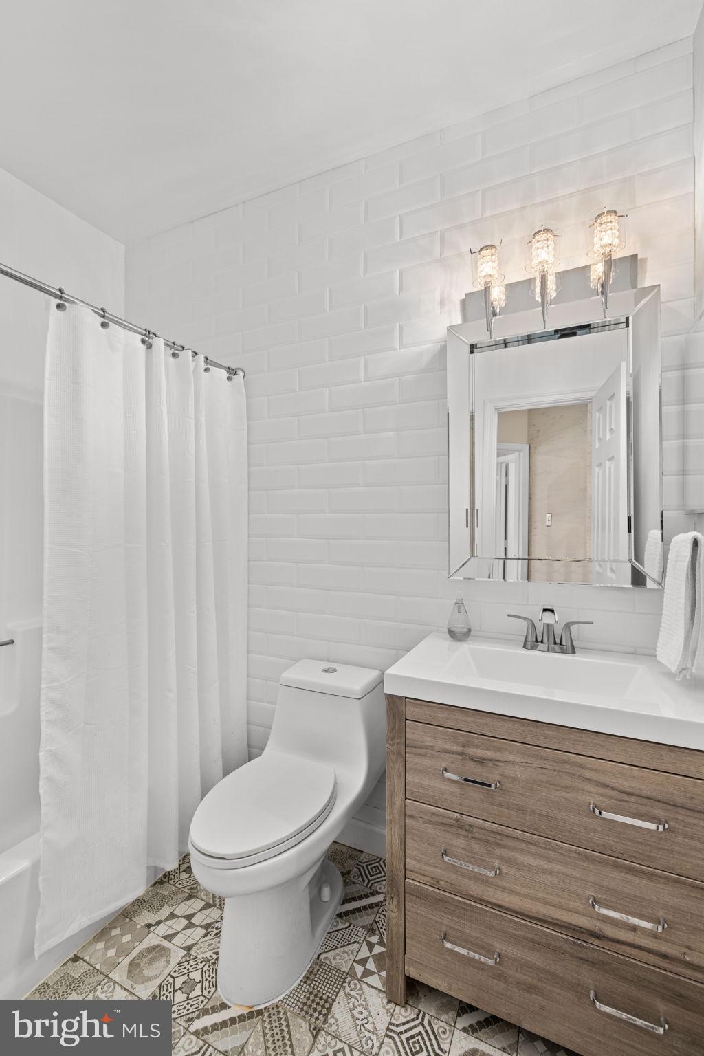 249 S PICKETT STREET 201