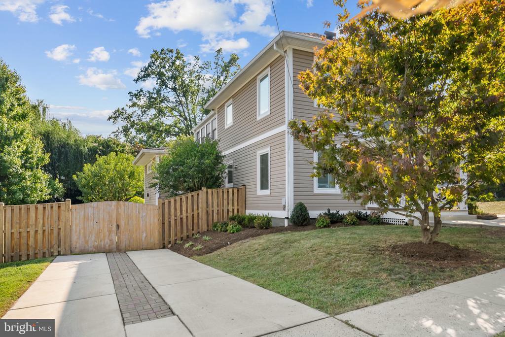 22 W WYATT AVENUE W