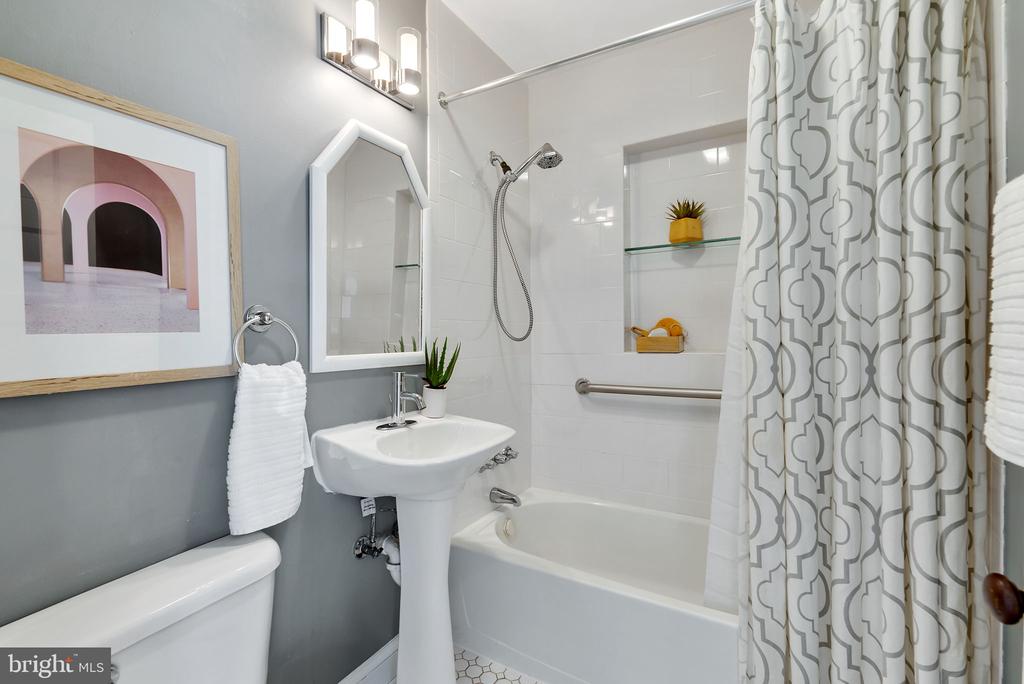 22 W WYATT AVENUE W