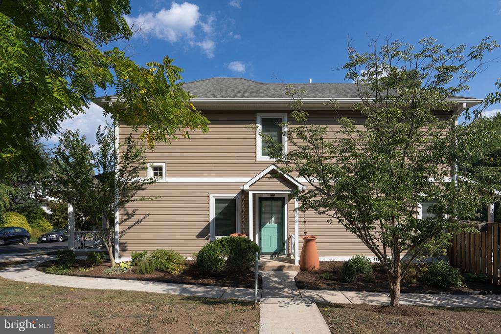 22 W WYATT AVENUE W