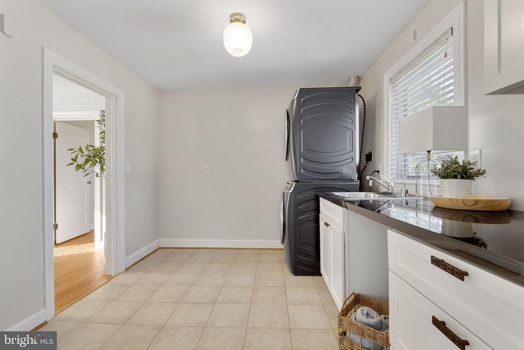 22 W WYATT AVENUE W