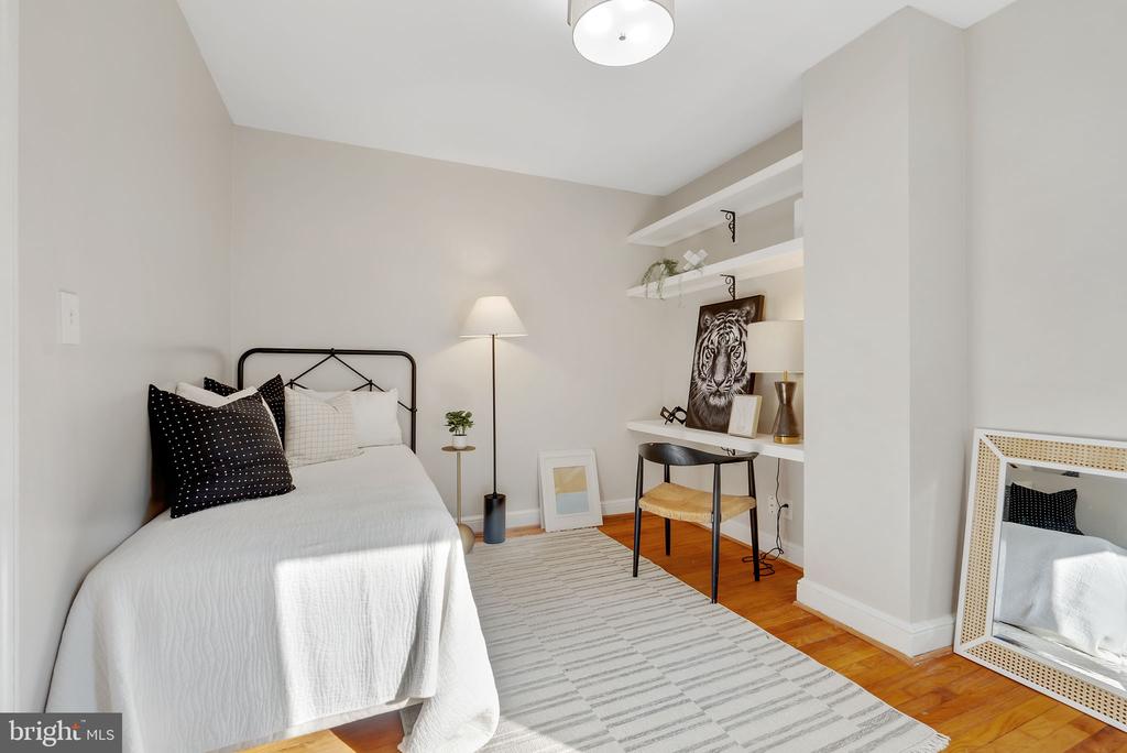 22 W WYATT AVENUE W