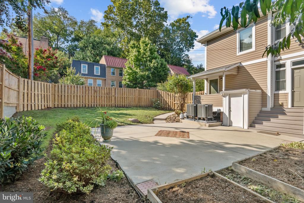 22 W WYATT AVENUE W