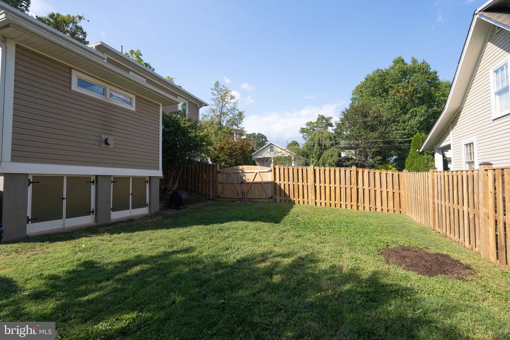 22 W WYATT AVENUE W