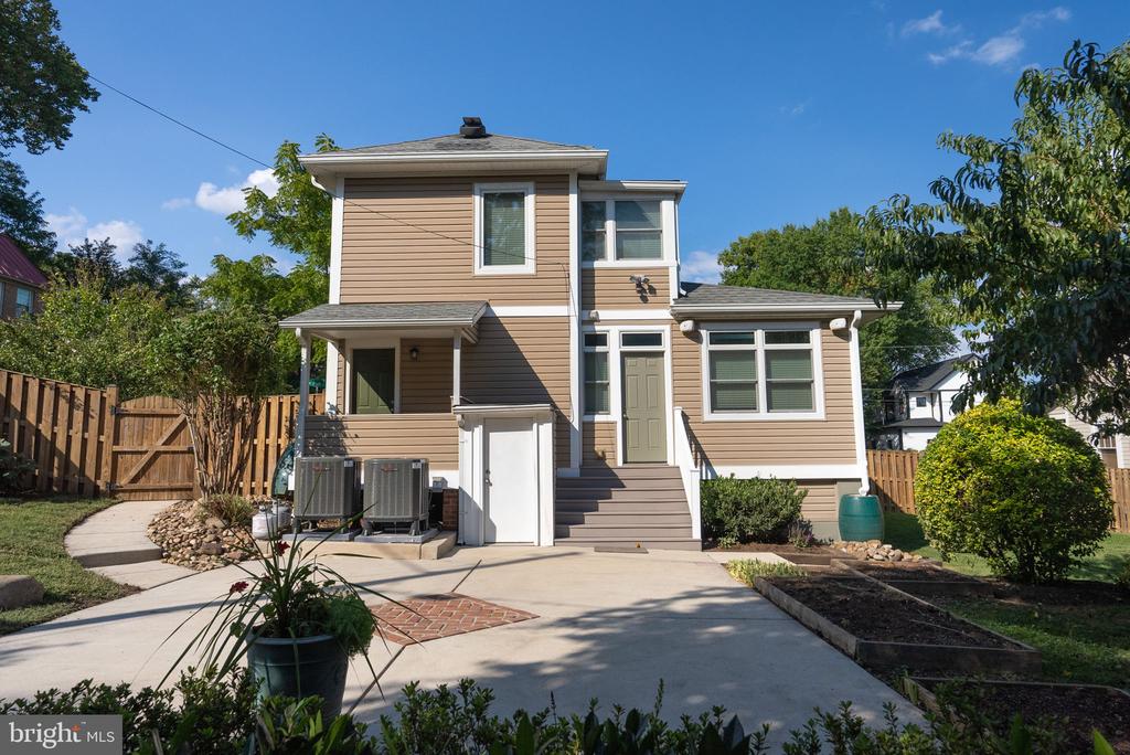 22 W WYATT AVENUE W