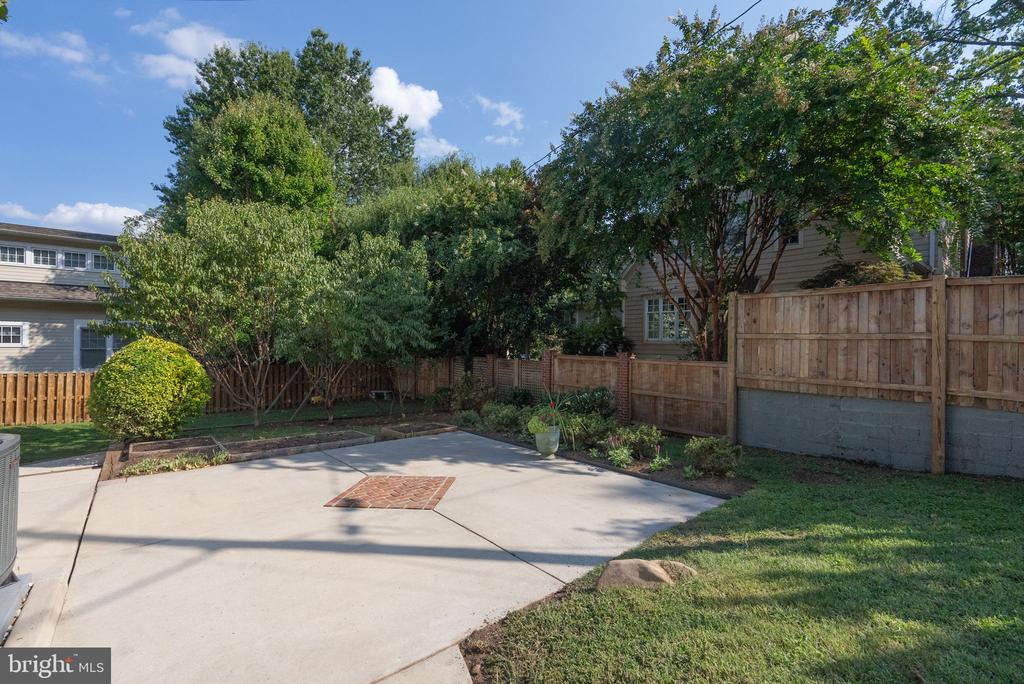 22 W WYATT AVENUE W
