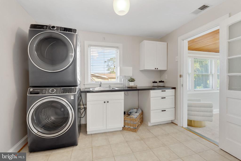 22 W WYATT AVENUE W