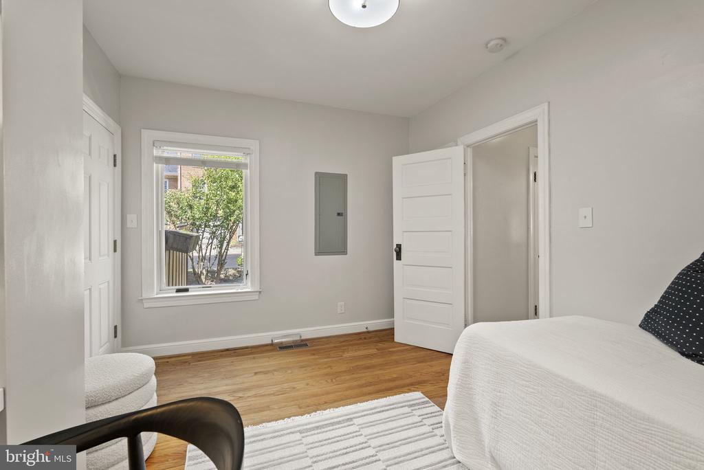 22 W WYATT AVENUE W
