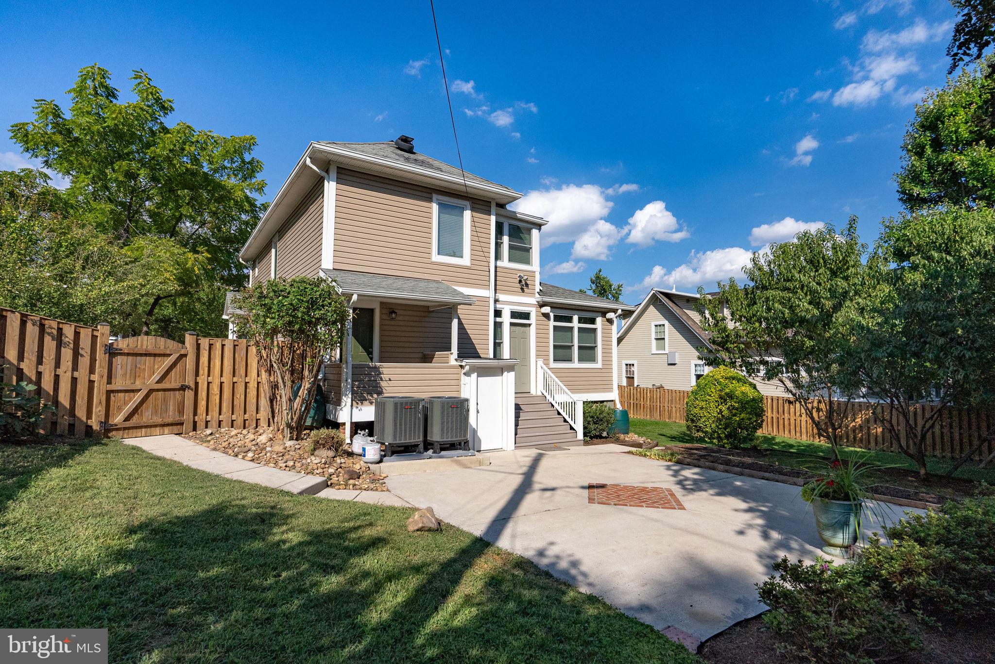 22 W WYATT AVENUE W