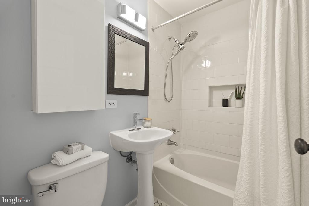 22 W WYATT AVENUE W