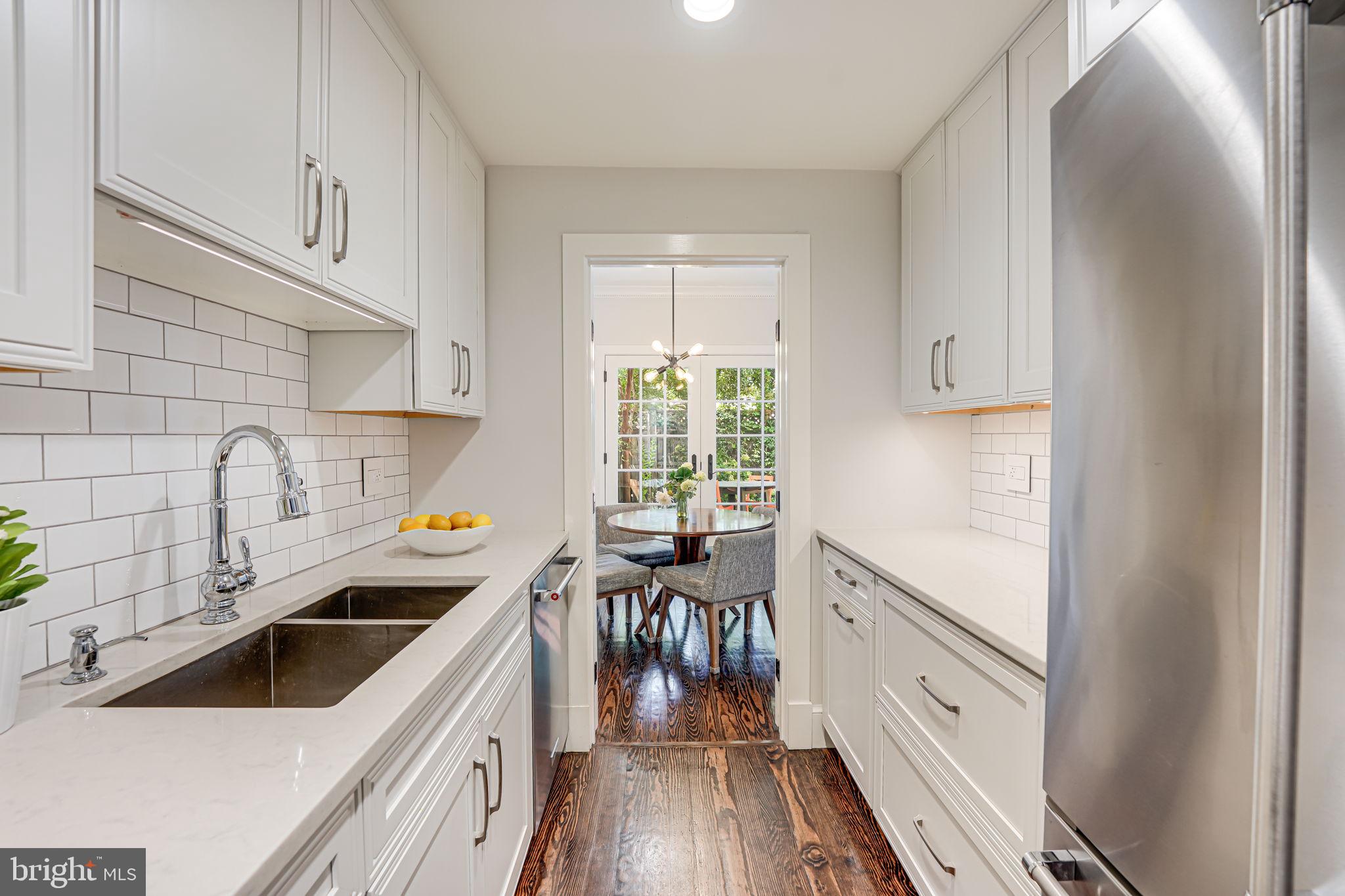 205 S FAYETTE STREET S