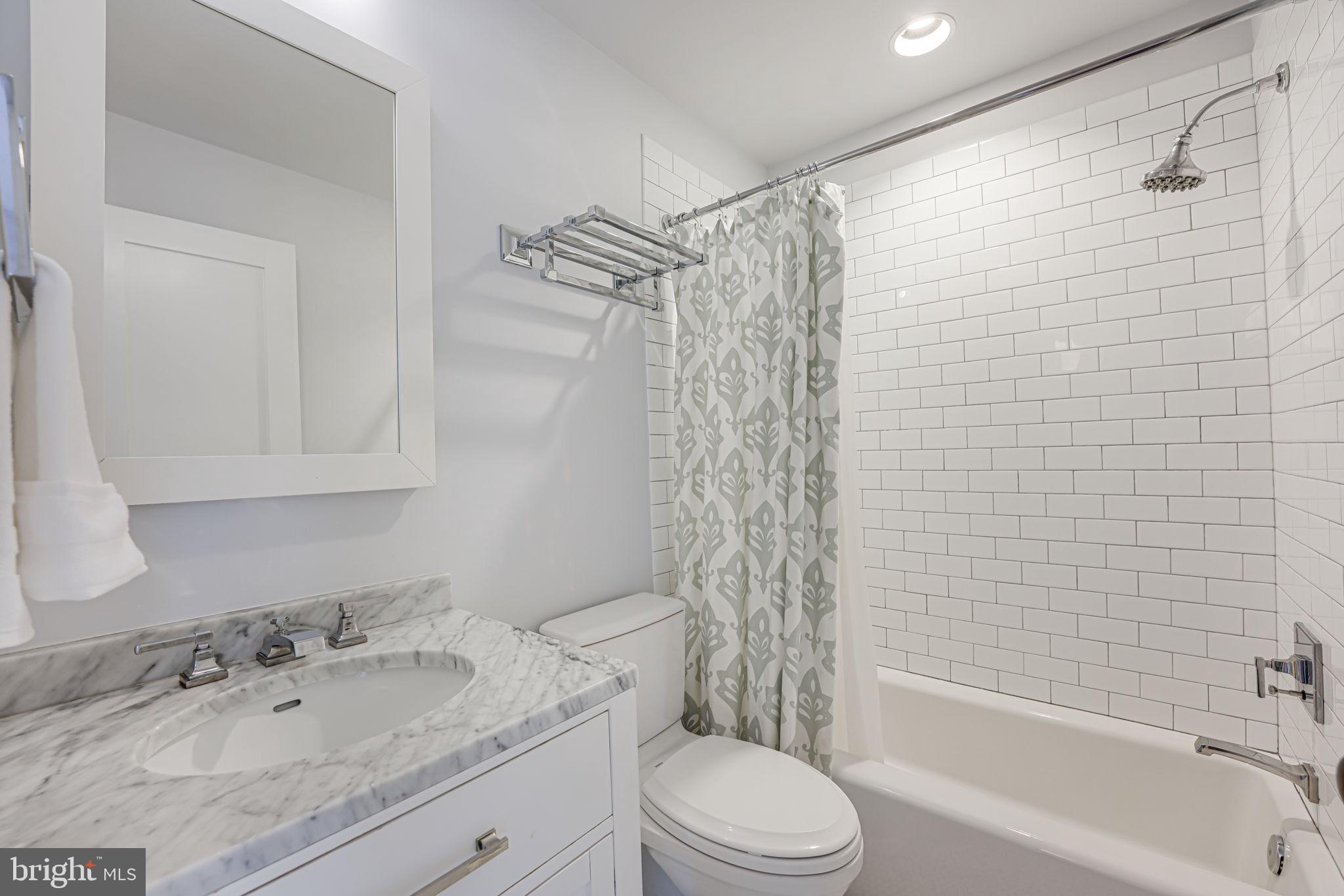 205 S FAYETTE STREET S