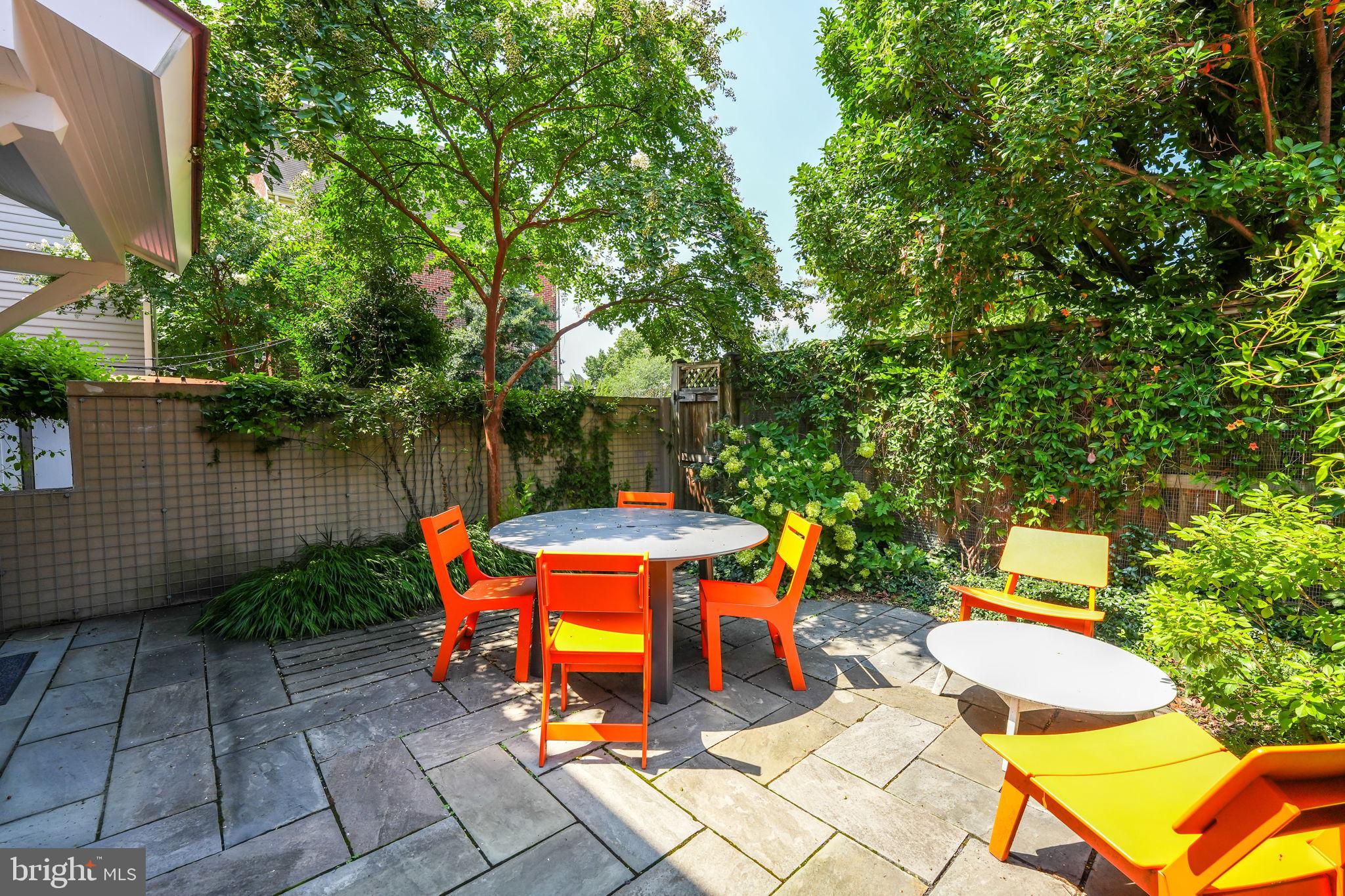 205 S FAYETTE STREET S